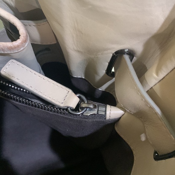 Authentic Burberry nova check shoulder tote - Picture 6 of 9